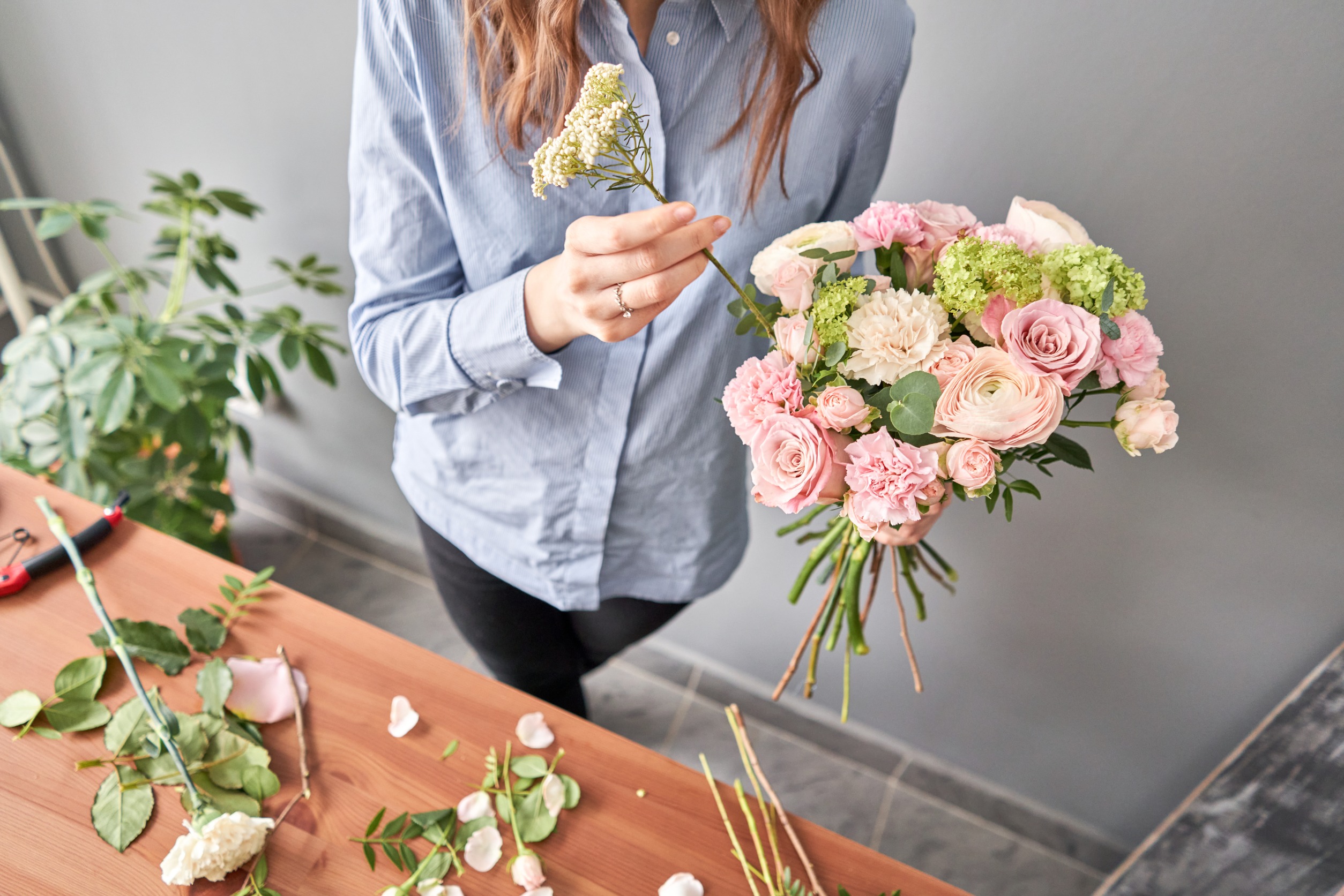Placing small flowers in floral arrangement
